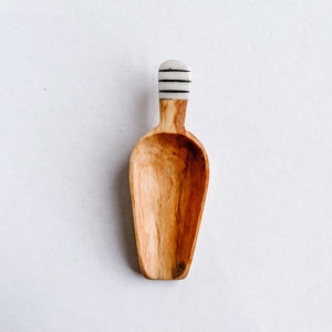 JustOne's four inch wooden scoop with striped handle made of ethically sourced bone, handcrafted in Kenya