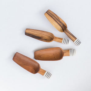 JustOne's four inch wooden scoop with striped handle made of ethically sourced bone, handcrafted in Kenya